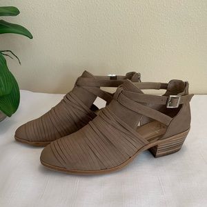 Vince Camuto Pamelle Elko Nubuck Tan/Taupe Strappy 
Ankle Boots Woman’s 8M